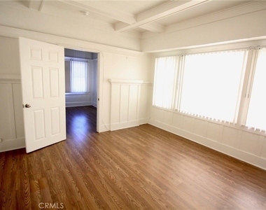 458 W Vernon Avenue - Photo Thumbnail 1
