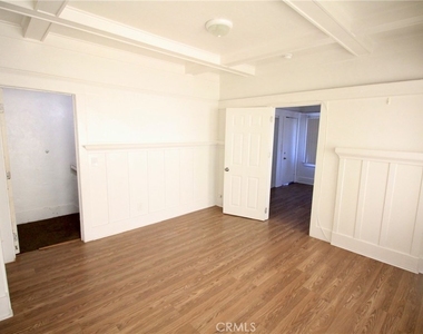 458 W Vernon Avenue - Photo Thumbnail 3