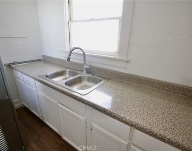 458 W Vernon Avenue - Photo Thumbnail 12