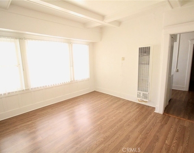 458 W Vernon Avenue - Photo Thumbnail 2