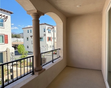 546 Gregory Way - Photo Thumbnail 13