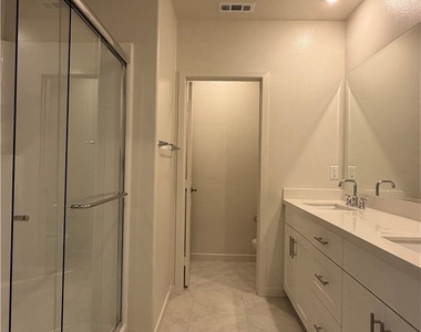 546 Gregory Way - Photo Thumbnail 30