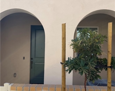 546 Gregory Way - Photo Thumbnail 31
