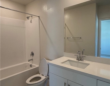546 Gregory Way - Photo Thumbnail 10
