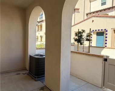 546 Gregory Way - Photo Thumbnail 2