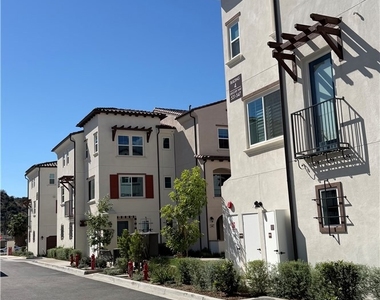 546 Gregory Way - Photo Thumbnail 36