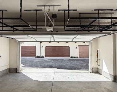 546 Gregory Way - Photo Thumbnail 23