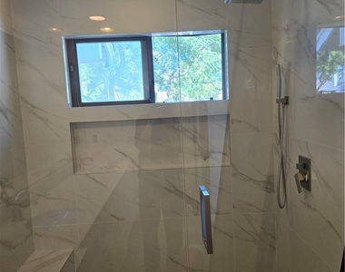 407 E Yale Loop - Photo Thumbnail 1