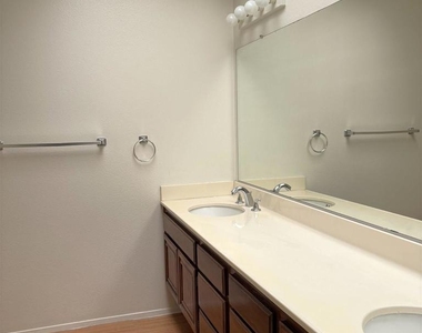 6924 Sandpiper Place - Photo Thumbnail 10