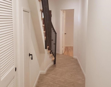 366 Forward Street - Photo Thumbnail 11