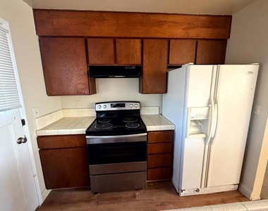 18769 Eisenhower Street - Photo Thumbnail 6