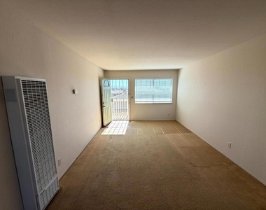 18769 Eisenhower Street - Photo Thumbnail 4