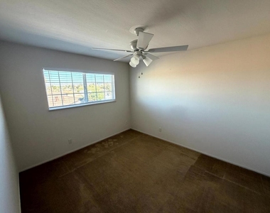 18769 Eisenhower Street - Photo Thumbnail 9
