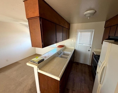 18769 Eisenhower Street - Photo Thumbnail 7