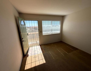 18769 Eisenhower Street - Photo Thumbnail 3