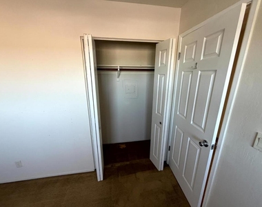 18769 Eisenhower Street - Photo Thumbnail 11