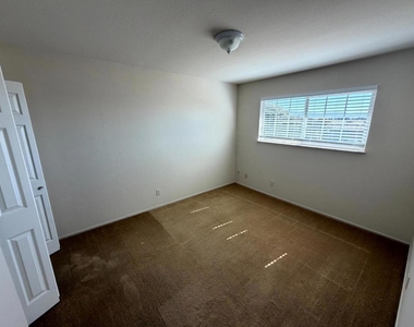 18769 Eisenhower Street - Photo Thumbnail 17