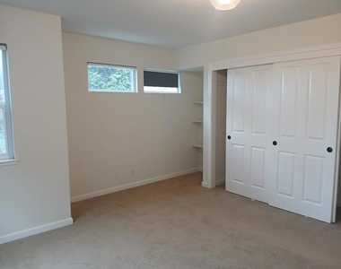 406 Coronado Street - Photo Thumbnail 17