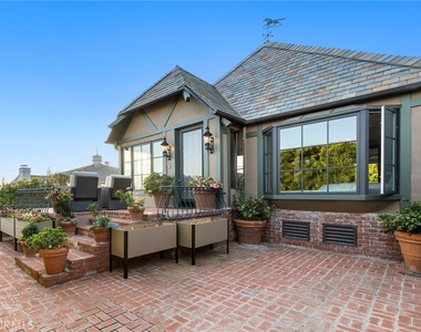 486 Holly Street - Photo Thumbnail 2