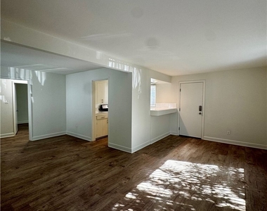 970 Glenneyre Street - Photo Thumbnail 10