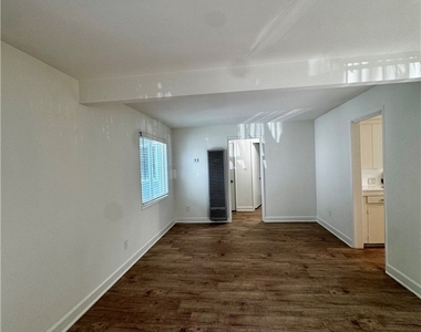 970 Glenneyre Street - Photo Thumbnail 8