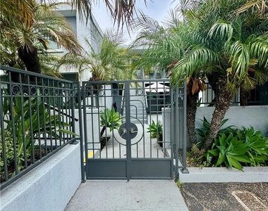 970 Glenneyre Street - Photo Thumbnail 3