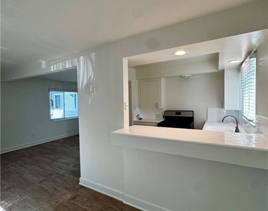 970 Glenneyre Street - Photo Thumbnail 9