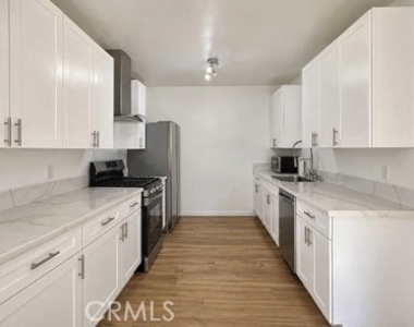 938 College - Photo Thumbnail 9