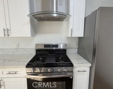938 College - Photo Thumbnail 8