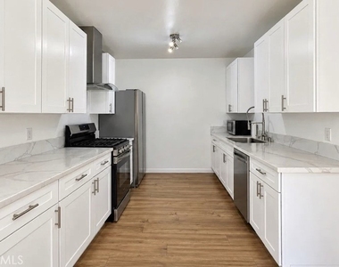 938 College - Photo Thumbnail 11