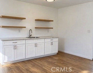 938 College - Photo Thumbnail 7
