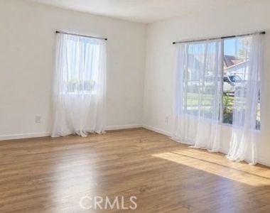 938 College - Photo Thumbnail 12