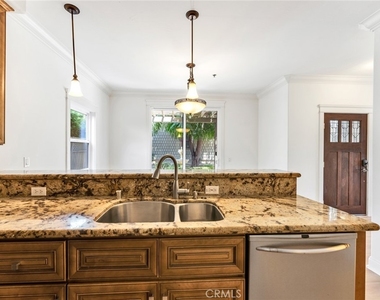 1590 Locust - Photo Thumbnail 11