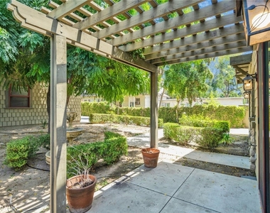 1590 Locust - Photo Thumbnail 28