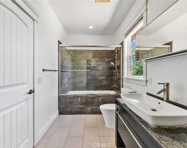 1590 Locust - Photo Thumbnail 21