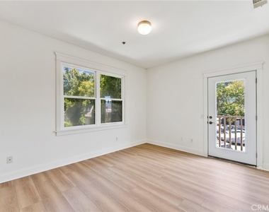 1590 Locust - Photo Thumbnail 22