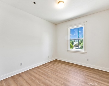 1590 Locust - Photo Thumbnail 17