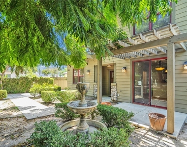 1590 Locust - Photo Thumbnail 29