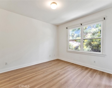 1590 Locust - Photo Thumbnail 14