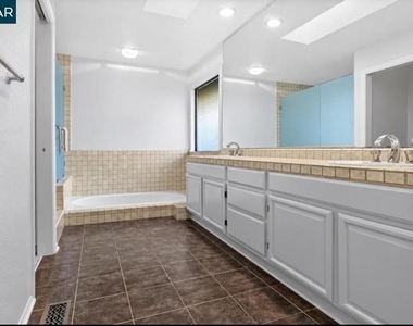 306 Live Oak Dr - Photo Thumbnail 32
