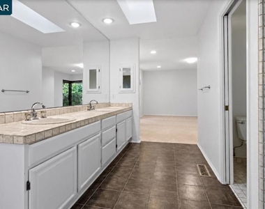 306 Live Oak Dr - Photo Thumbnail 19