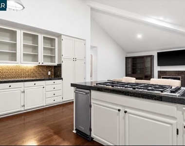 306 Live Oak Dr - Photo Thumbnail 14