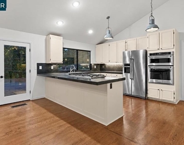 306 Live Oak Dr - Photo Thumbnail 12