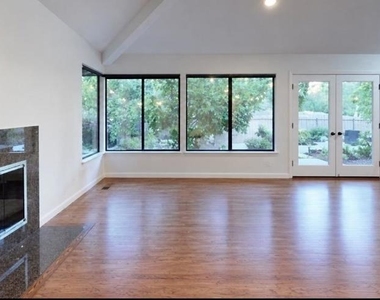 306 Live Oak Dr - Photo Thumbnail 26