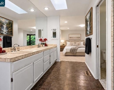 306 Live Oak Dr - Photo Thumbnail 18