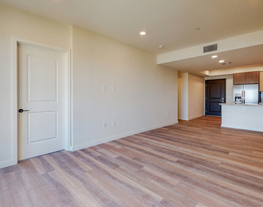 1070 S Bedford Street - Photo Thumbnail 5