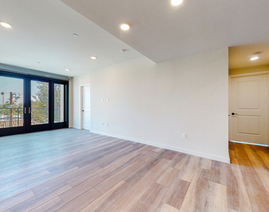 1070 S Bedford Street - Photo Thumbnail 6