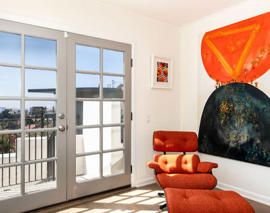 1761 N Orange Grove Avenue - Photo Thumbnail 6