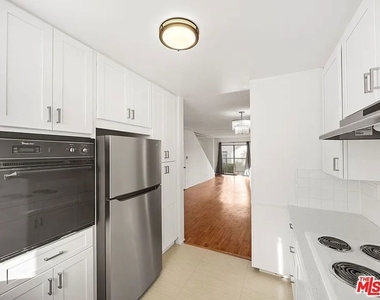 1481 Reeves Street - Photo Thumbnail 7