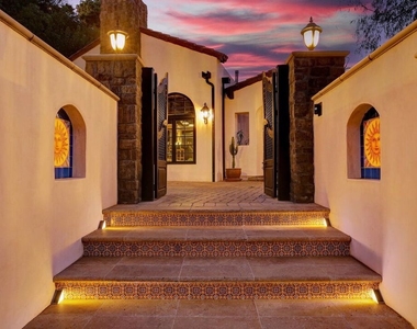 2570 Nichols Canyon Road - Photo Thumbnail 10